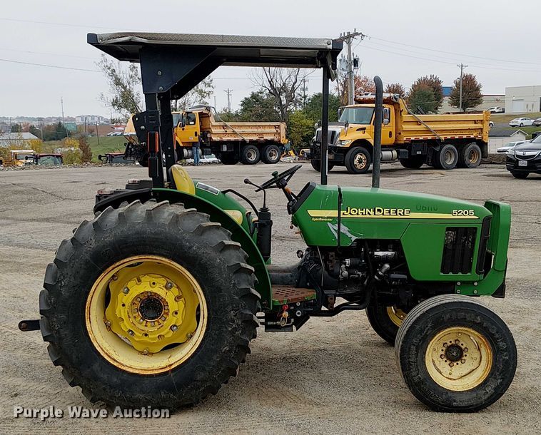 image for item DU3700 2006 John Deere 5205 tractor