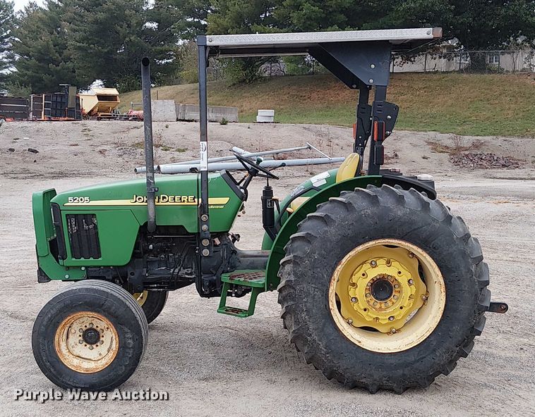 image for item DU3700 2006 John Deere 5205 tractor