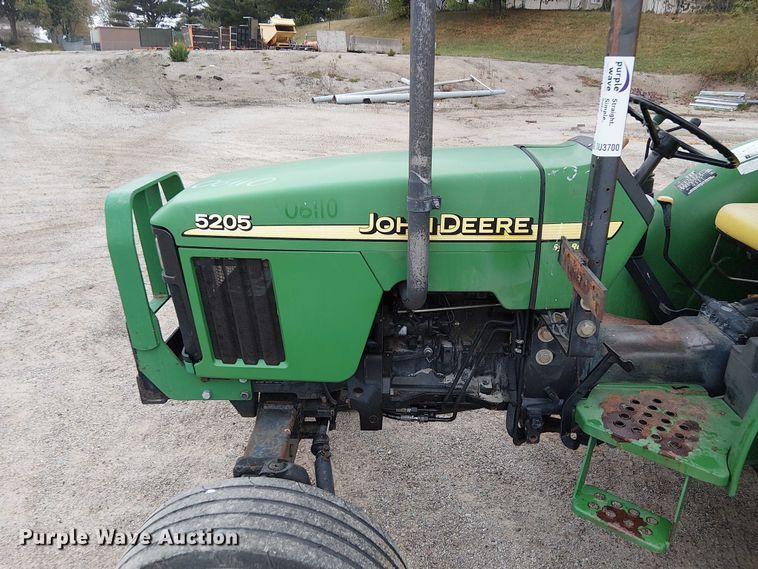 image for item DU3700 2006 John Deere 5205 tractor