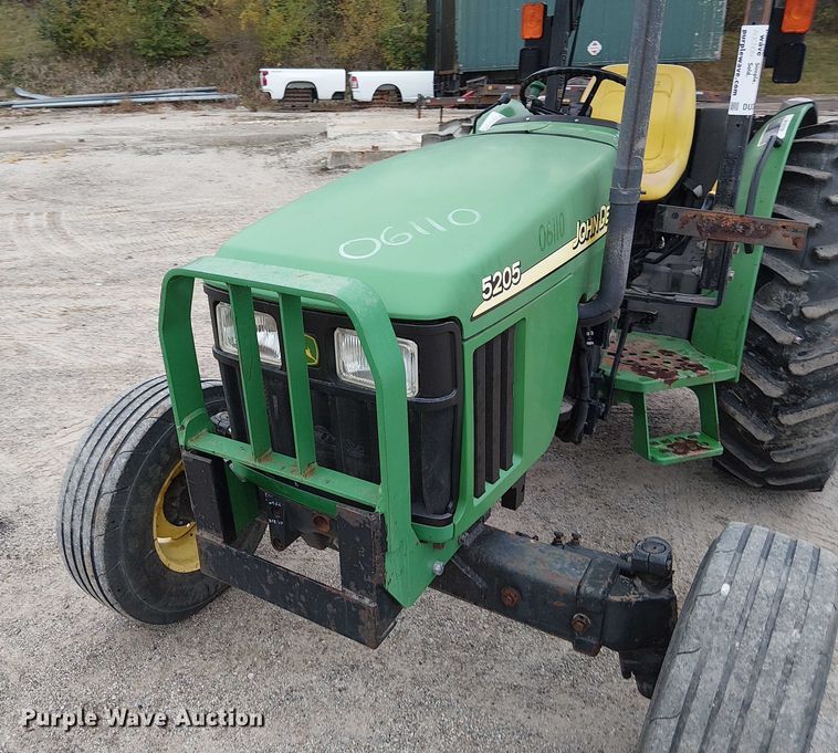 image for item DU3700 2006 John Deere 5205 tractor
