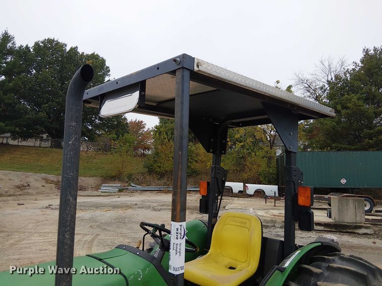 image for item DU3700 2006 John Deere 5205 tractor