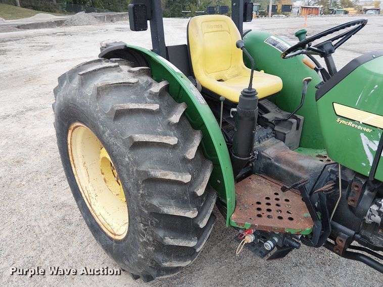 image for item DU3700 2006 John Deere 5205 tractor