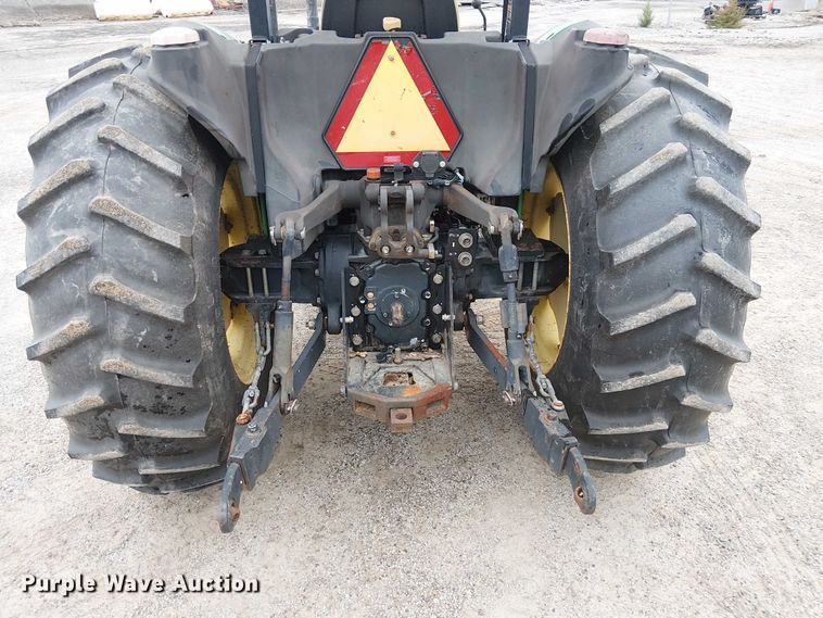 image for item DU3700 2006 John Deere 5205 tractor