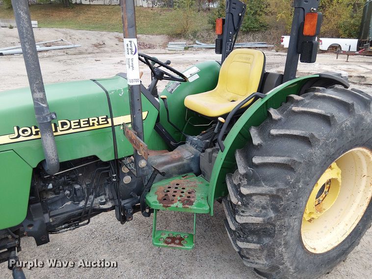 image for item DU3700 2006 John Deere 5205 tractor