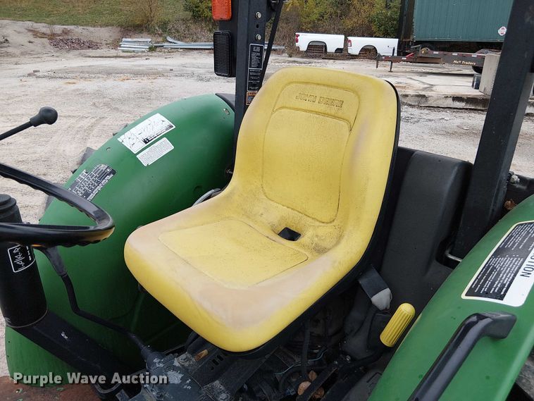 image for item DU3700 2006 John Deere 5205 tractor
