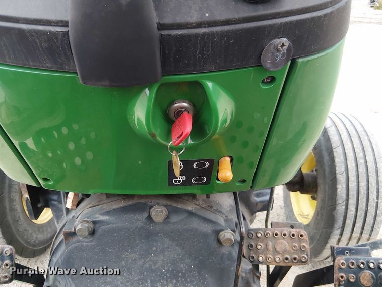 image for item DU3700 2006 John Deere 5205 tractor