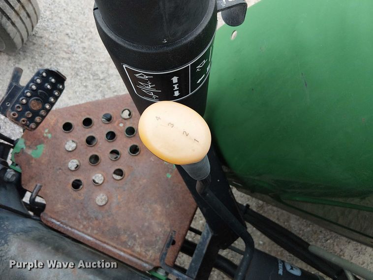 image for item DU3700 2006 John Deere 5205 tractor