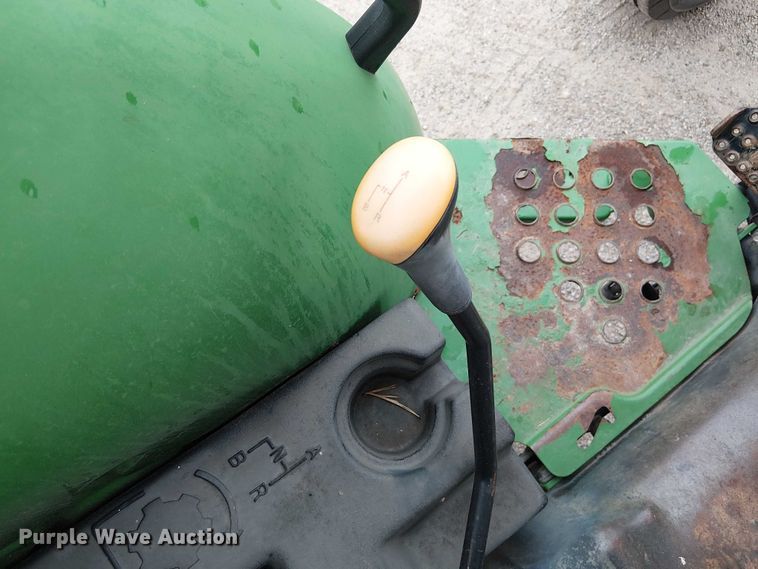 image for item DU3700 2006 John Deere 5205 tractor