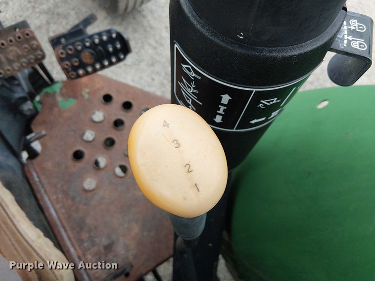 image for item DU3700 2006 John Deere 5205 tractor