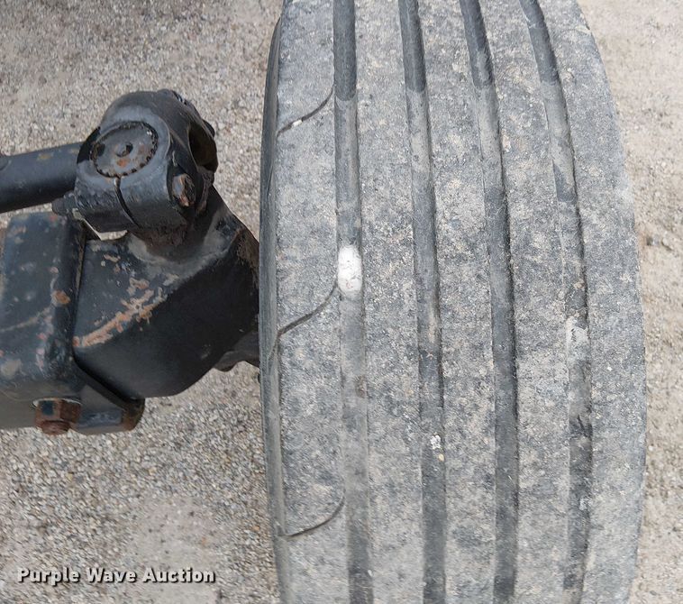 image for item DU3700 2006 John Deere 5205 tractor