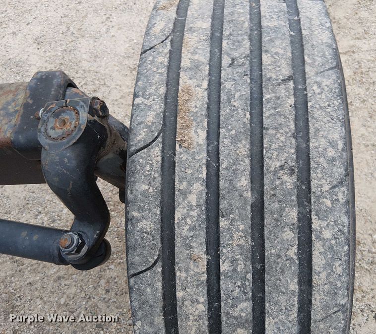 image for item DU3700 2006 John Deere 5205 tractor