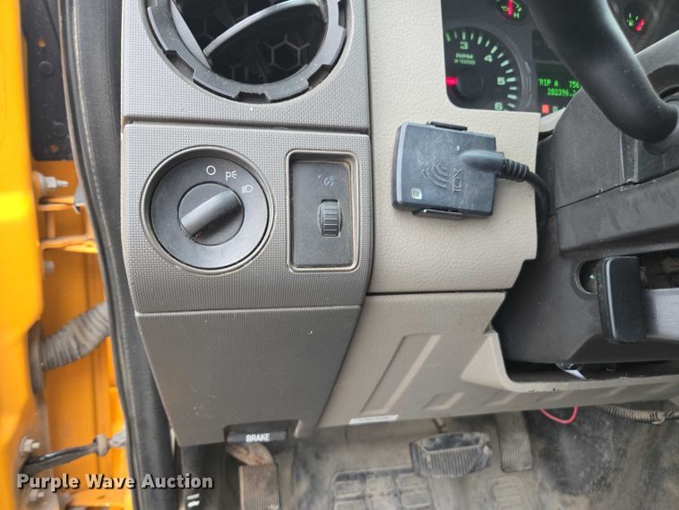 image for item DU3702 2009 Ford F350 Super Duty XL dump flatbed pickup truck