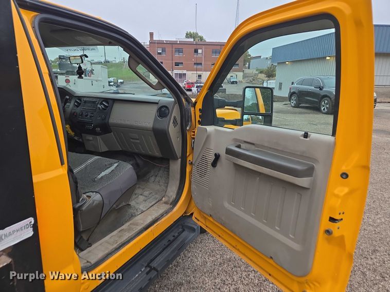 image for item DU3702 2009 Ford F350 Super Duty XL dump flatbed pickup truck