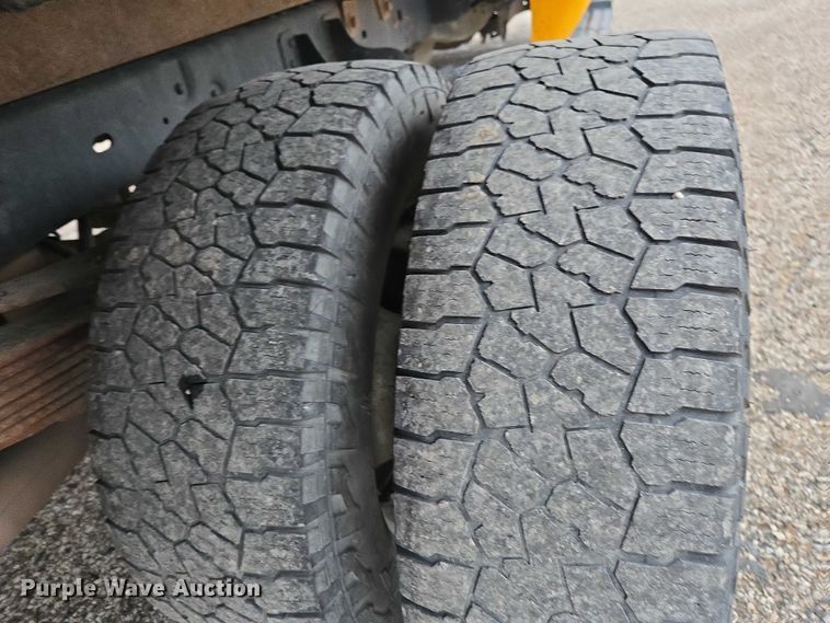 image for item DU3702 2009 Ford F350 Super Duty XL dump flatbed pickup truck