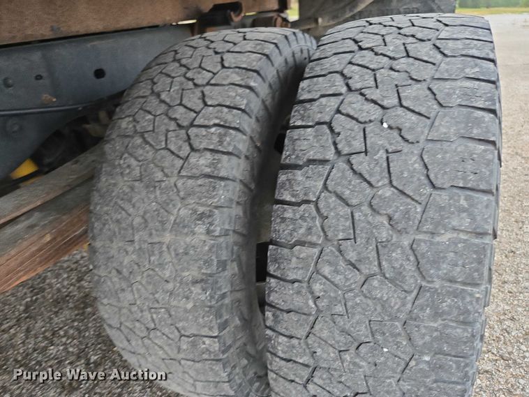 image for item DU3702 2009 Ford F350 Super Duty XL dump flatbed pickup truck