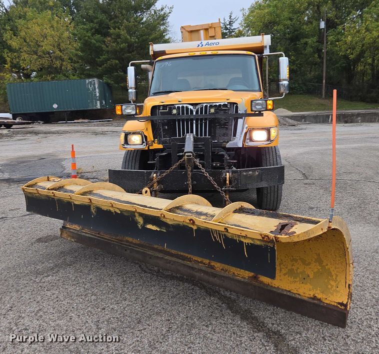 image for item DU3706 2006 International 7400 dump truck