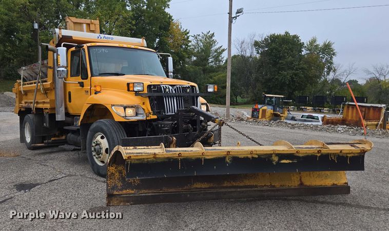 image for item DU3706 2006 International 7400 dump truck