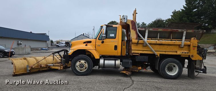 image for item DU3706 2006 International 7400 dump truck