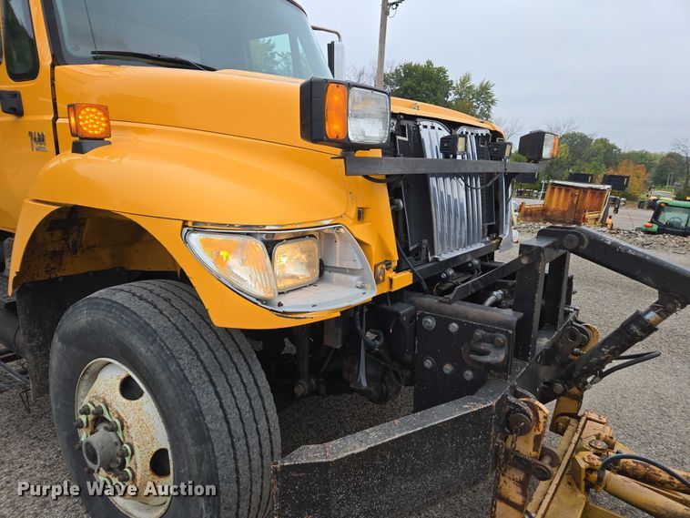 image for item DU3706 2006 International 7400 dump truck