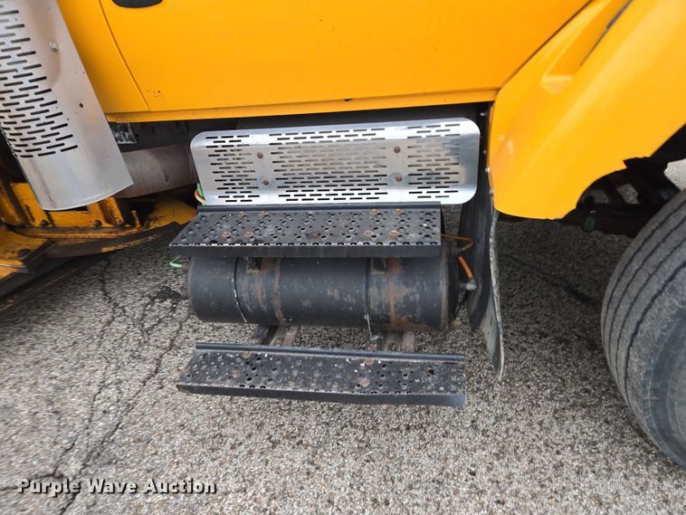 image for item DU3706 2006 International 7400 dump truck