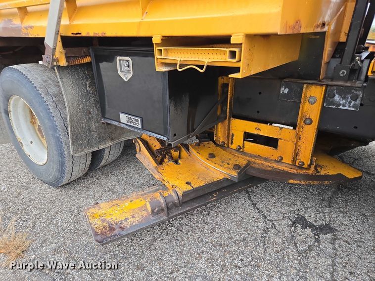 image for item DU3706 2006 International 7400 dump truck