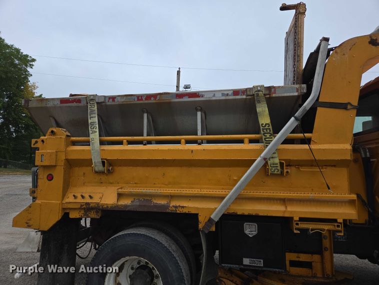 image for item DU3706 2006 International 7400 dump truck