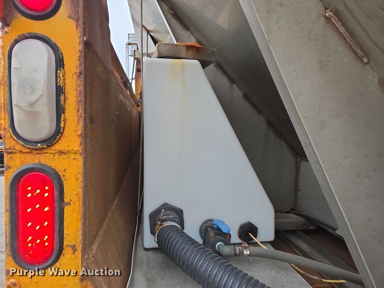 image for item DU3706 2006 International 7400 dump truck