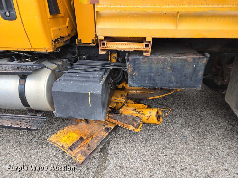 image for item DU3706 2006 International 7400 dump truck