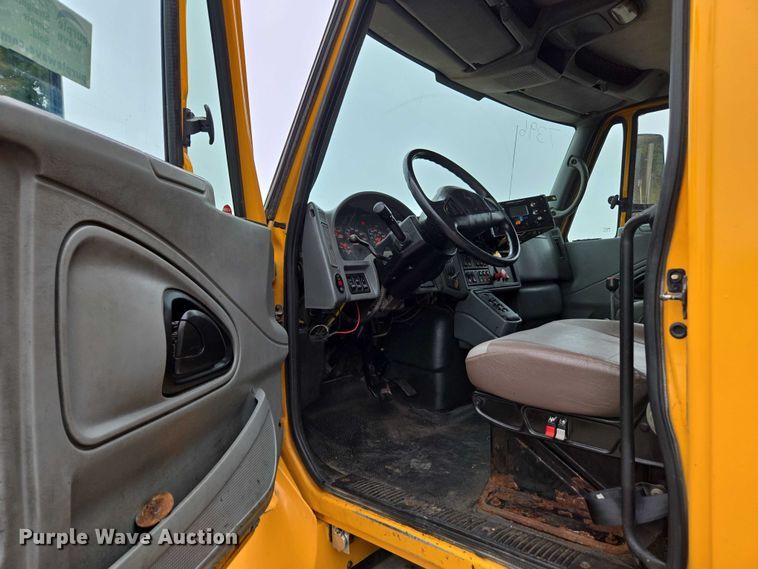 image for item DU3706 2006 International 7400 dump truck