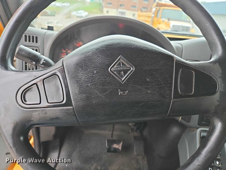 image for item DU3706 2006 International 7400 dump truck