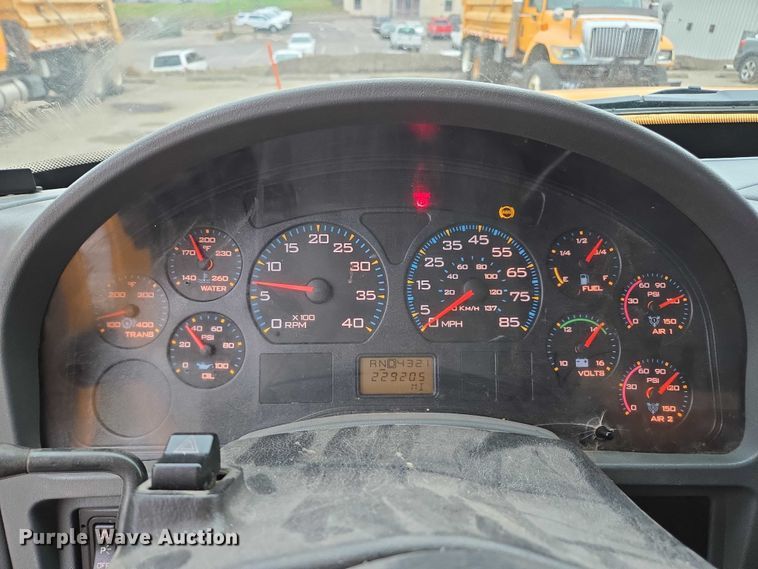 image for item DU3706 2006 International 7400 dump truck