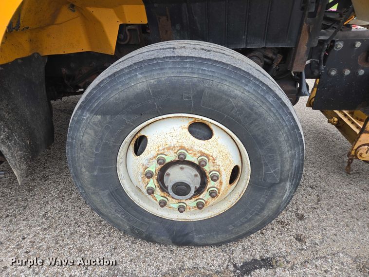 image for item DU3706 2006 International 7400 dump truck