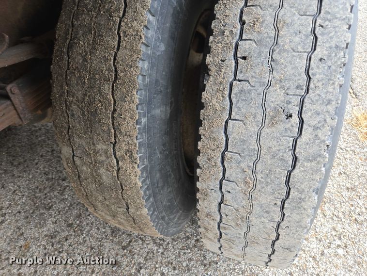 image for item DU3706 2006 International 7400 dump truck