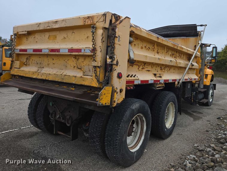 image for item DU3708 2013 International WorkStar 7500 dump truck