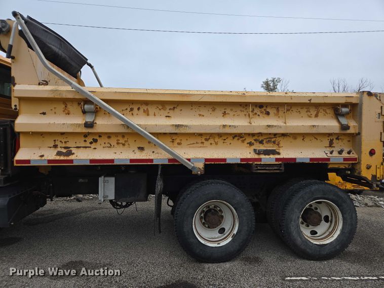 image for item DU3708 2013 International WorkStar 7500 dump truck