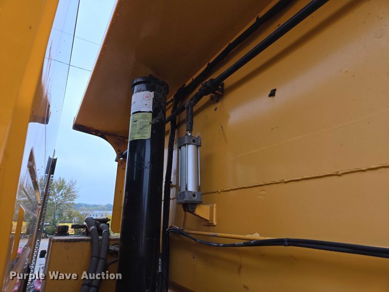 image for item DU3708 2013 International WorkStar 7500 dump truck