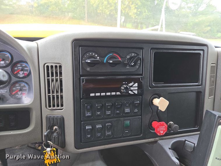 image for item DU3708 2013 International WorkStar 7500 dump truck