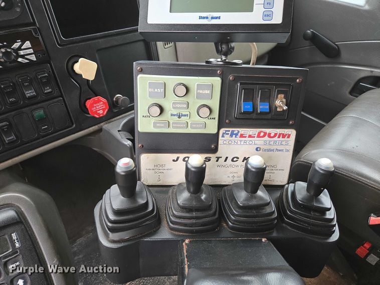 image for item DU3708 2013 International WorkStar 7500 dump truck