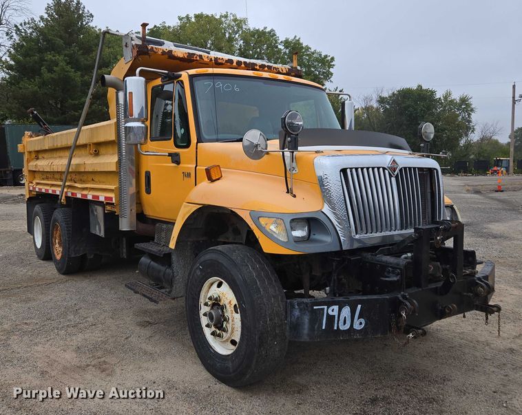 image for item DU3709 2007 International 7400 dump truck