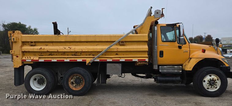 image for item DU3709 2007 International 7400 dump truck