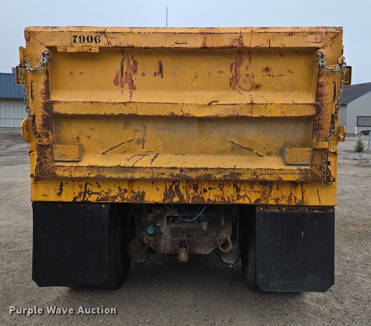 image for item DU3709 2007 International 7400 dump truck