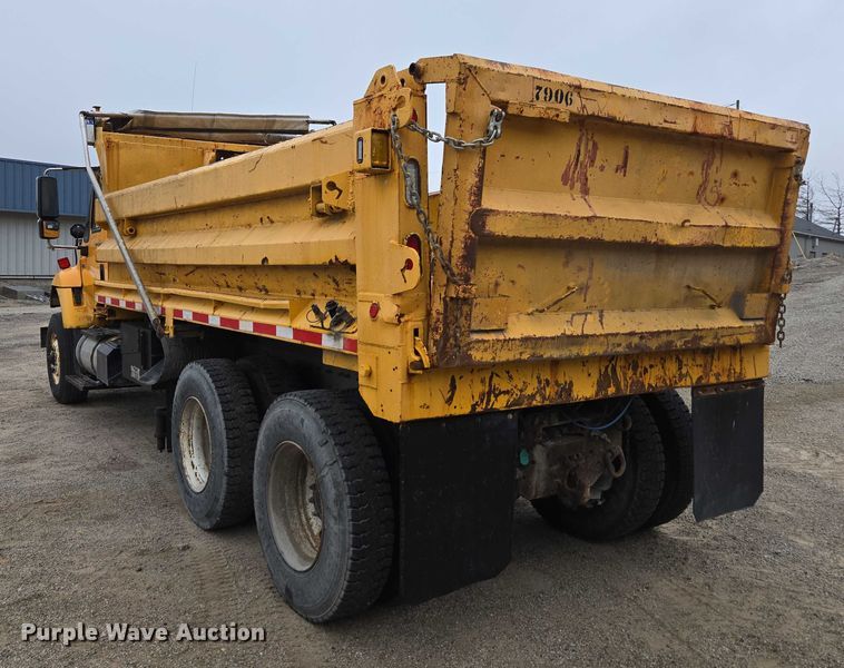 image for item DU3709 2007 International 7400 dump truck