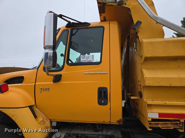 image for item DU3709 2007 International 7400 dump truck