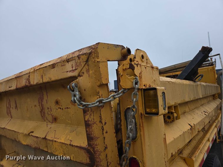 image for item DU3709 2007 International 7400 dump truck