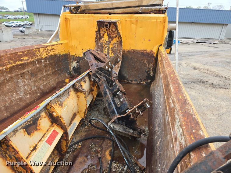 image for item DU3709 2007 International 7400 dump truck