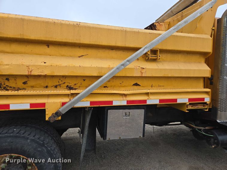 image for item DU3709 2007 International 7400 dump truck