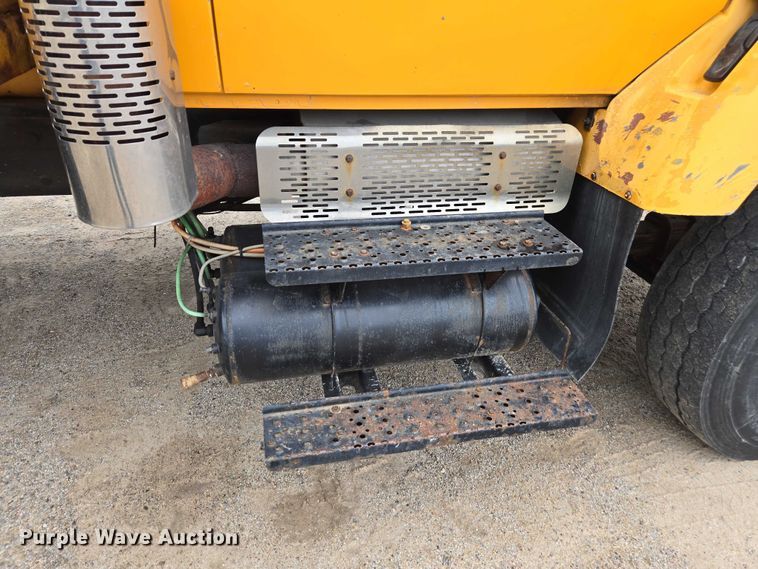 image for item DU3709 2007 International 7400 dump truck