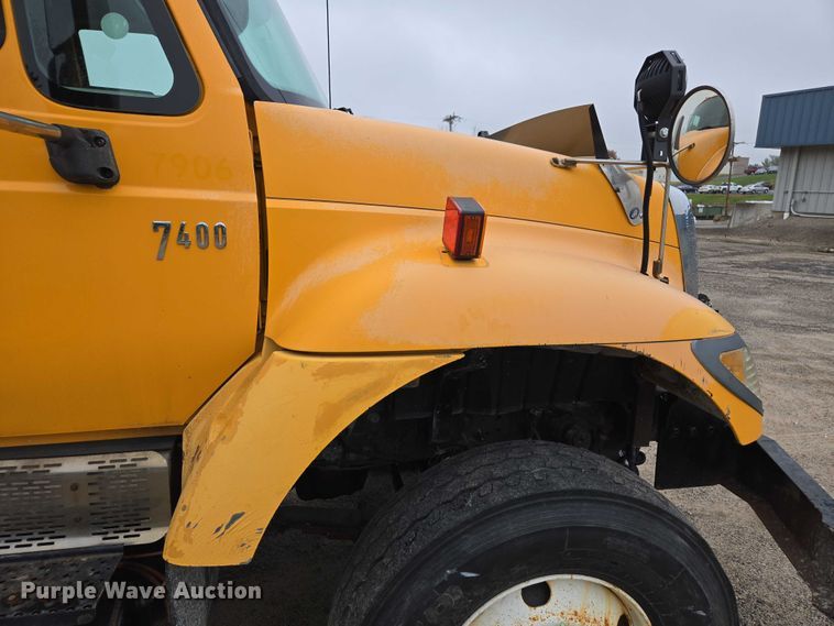 image for item DU3709 2007 International 7400 dump truck