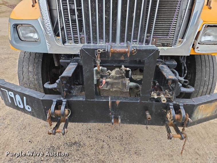 image for item DU3709 2007 International 7400 dump truck