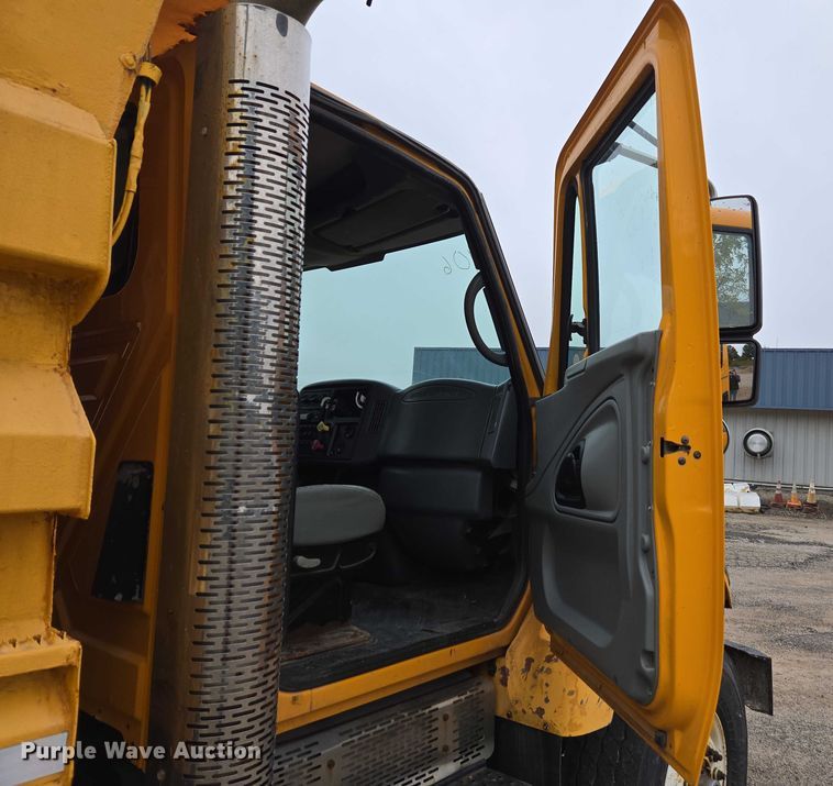 image for item DU3709 2007 International 7400 dump truck
